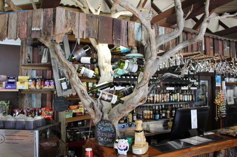 Tullah Lakeside Lodge - Accommodation Sunshine Coast 29