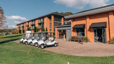 Country Club Tasmania - Accommodation Sunshine Coast 1