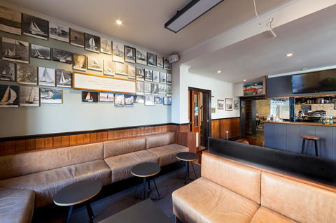 Customs House Hotel - Accommodation Sunshine Coast 1
