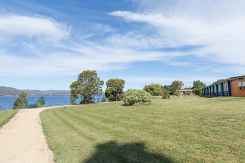 Riverfront Motel & Villas - Accommodation Sunshine Coast 3