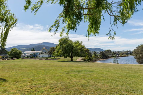 Riverfront Motel & Villas - Accommodation Sunshine Coast 0