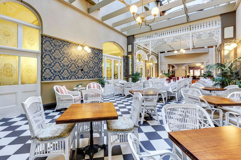 Hadley\'s Orient Hotel - Accommodation Sunshine Coast 1