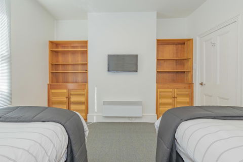 4 Bedroom House - Hobart CBD - Free Parking - Free WIFI - Accommodation Sunshine Coast 15