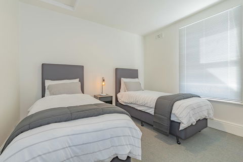 4 Bedroom House - Hobart CBD - Free Parking - Free WIFI - Accommodation Sunshine Coast 23