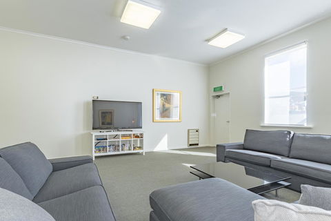 4 Bedroom House - Hobart CBD - Free Parking - Free WIFI - Accommodation Sunshine Coast 20