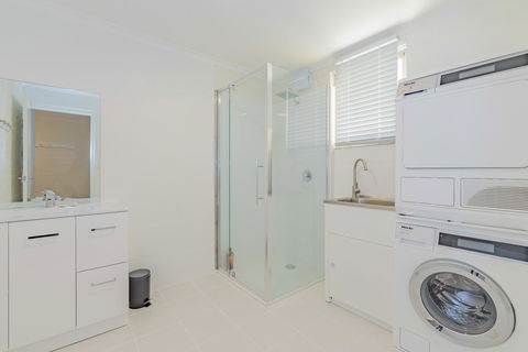 4 Bedroom House - Hobart CBD - Free Parking - Free WIFI - Accommodation Sunshine Coast 4