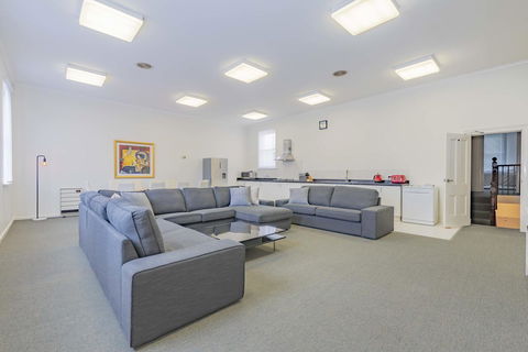 4 Bedroom House - Hobart CBD - Free Parking - Free WIFI - Accommodation Sunshine Coast 17