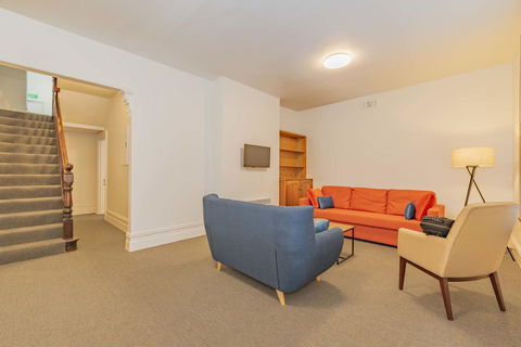 4 Bedroom House - Hobart CBD - Free Parking - Free WIFI - Accommodation Sunshine Coast 6