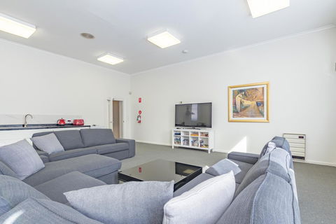 4 Bedroom House - Hobart CBD - Free Parking - Free WIFI - Accommodation Sunshine Coast 12