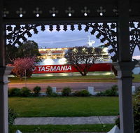 Riverbank villa - 4 bedroom house villa - Accommodation Sunshine Coast