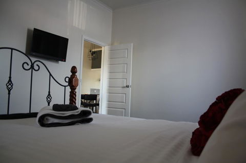 Apartment 5ive - Accommodation Sunshine Coast 11