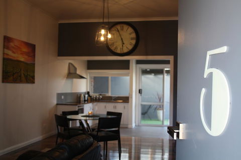 Apartment 5ive - Accommodation Sunshine Coast 9