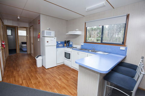 Seven Mile Beach Cabin And Caravan Park - Accommodation Sunshine Coast 3