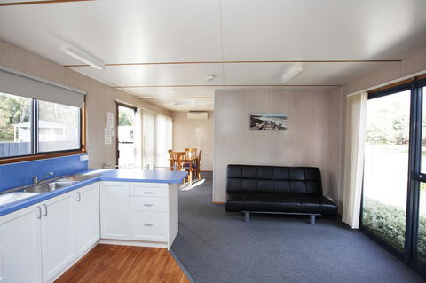 Seven Mile Beach Cabin And Caravan Park - Accommodation Sunshine Coast 6