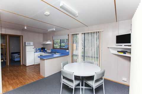 Seven Mile Beach Cabin And Caravan Park - Accommodation Sunshine Coast 4