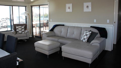 SEA EAGLE COTTAGE Amazing Views Of Bay Of Fires - Accommodation Sunshine Coast 5