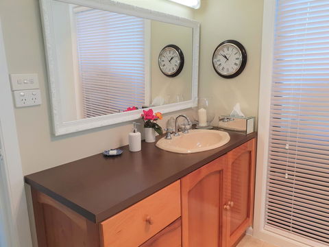 Garden By The Beach - Gateway To The East Coast, Close To Airport - Accommodation Sunshine Coast 6