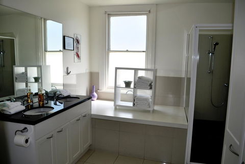 Belton Apartments-Hedge Cottage - Accommodation Sunshine Coast 14