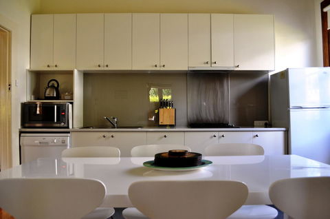 Belton Apartments-Hedge Cottage - Accommodation Sunshine Coast 1