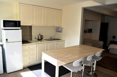 Belton Apartments-Hedge Cottage - Accommodation Sunshine Coast 9