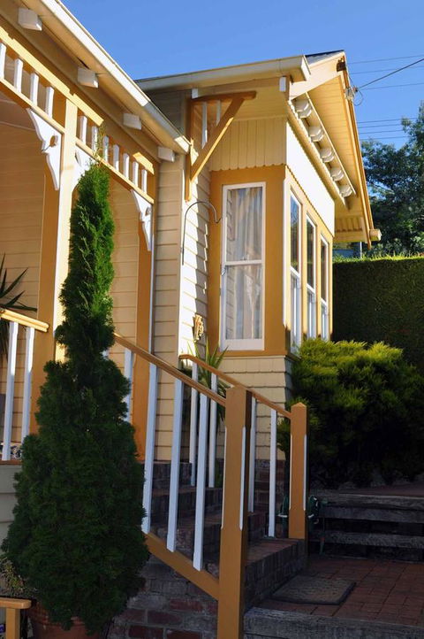 Belton Apartments-Hedge Cottage - Accommodation Sunshine Coast 0