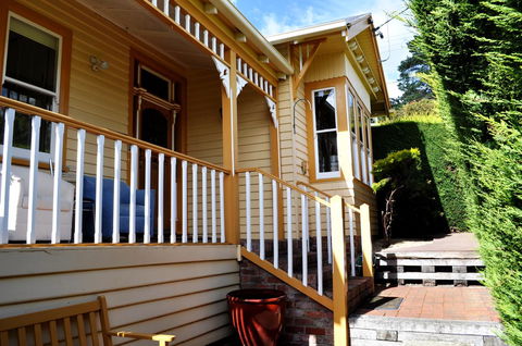 Belton Apartments-Hedge Cottage - Accommodation Sunshine Coast 3