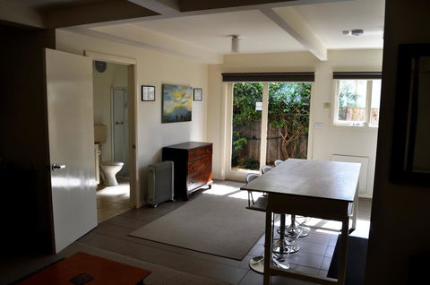 Belton Apartments-Hedge Cottage - Accommodation Sunshine Coast 2