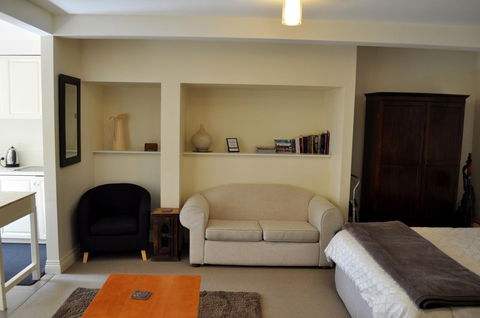 Belton Apartments-Hedge Cottage - Accommodation Sunshine Coast 6