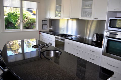 Belton Apartments-Hedge Cottage - Accommodation Sunshine Coast 25