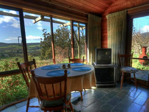 Plovers Ridge Country Retreat - Accommodation Sunshine Coast 6