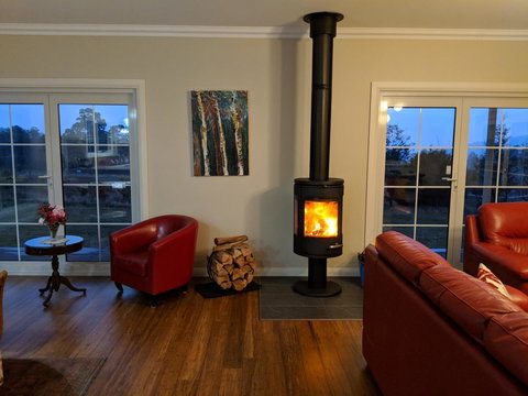 Mountain Blue Guest House - Accommodation Sunshine Coast 7