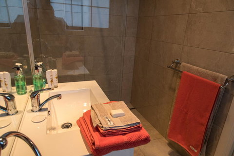 Mountain Blue Guest House - Accommodation Sunshine Coast 14