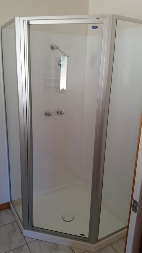 Four Seasons Waterfront Villas - Accommodation Sunshine Coast 12