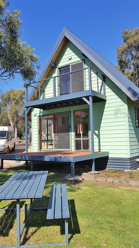 Four Seasons Waterfront Villas - Accommodation Sunshine Coast 2