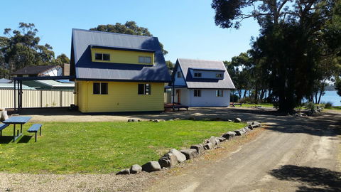 Four Seasons Waterfront Villas - Accommodation Sunshine Coast 9