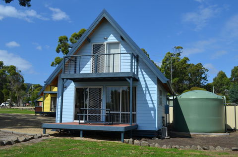 Four Seasons Waterfront Villas - Accommodation Sunshine Coast 4