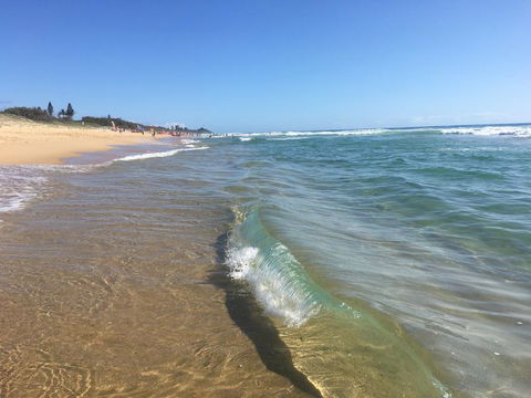 NEW UPMARKET COMFORTABLE 2 Bed, 2 Bath, OCEAN VIEWS, 250m To BUDDINA BEACH! - Accommodation Sunshine Coast 0