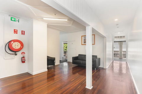 Newmarket Hotel - Accommodation Sunshine Coast 3