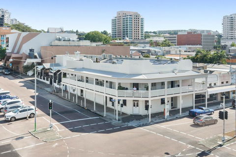 Newmarket Hotel - Accommodation Sunshine Coast 0