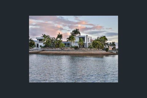NewPort Dream Quiet Island - No Party - Accommodation Sunshine Coast 0