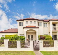 Nice home in the Regatta waters estate close to theme parks - Accommodation Sunshine Coast