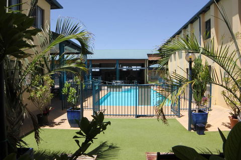 Ningaloo Coral Bay Backpackers - Accommodation Sunshine Coast 2