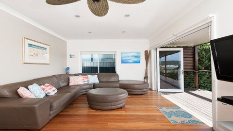 No. 1 Fingal Bay Beach House - The Little Abode - Accommodation Sunshine Coast 2