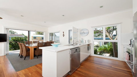 No. 1 Fingal Bay Beach House - The Little Abode - Accommodation Sunshine Coast 3