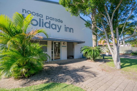 Noosa Parade Holiday Inn - Accommodation Sunshine Coast 2