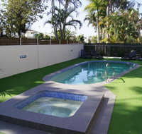Noosa Parade Holiday Inn - Accommodation Sunshine Coast