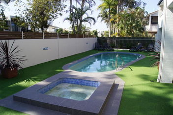 Noosa Parade Holiday Inn with Accommodation Sunshine Coast