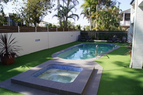 Noosa Parade Holiday Inn - Accommodation Sunshine Coast 0