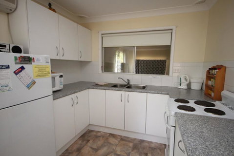 NORTH HAVEN SEA BREEZE - 9 David Campbell St , North Haven - Accommodation Sunshine Coast 0