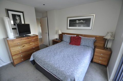 NORTH SYDNEY FULLY SELF CONTAINED MODERN 2 BED APARTMENT (16WAL) - Accommodation Sunshine Coast 0